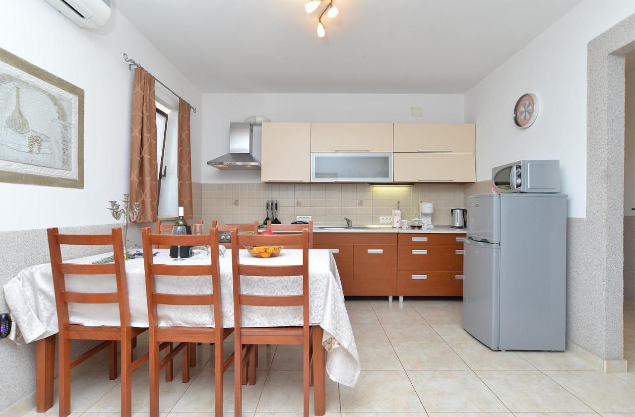Apartment Jadranko 1761 Peroj Ngoại thất bức ảnh