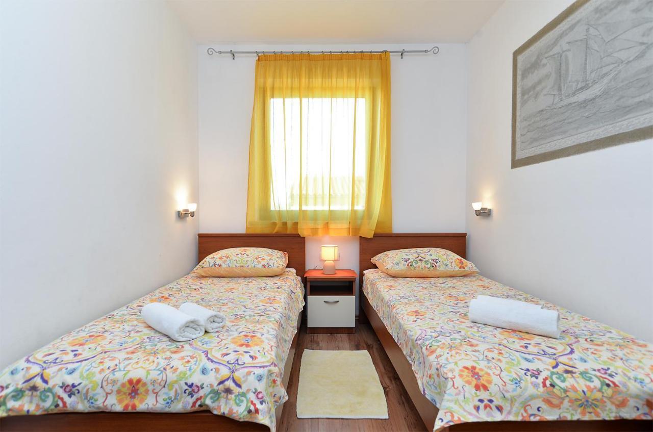 Apartment Jadranko 1761 Peroj Ngoại thất bức ảnh