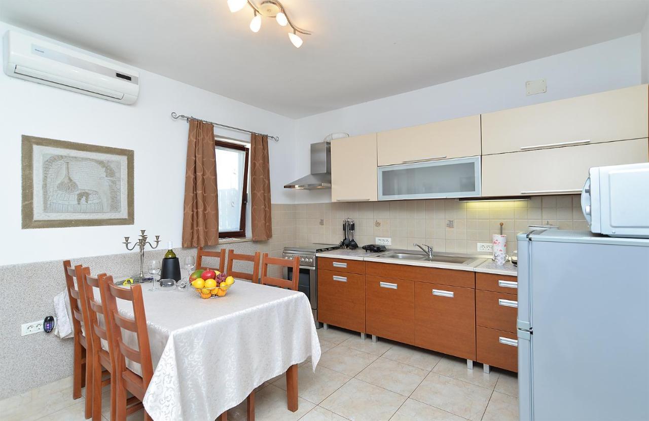 Apartment Jadranko 1761 Peroj Ngoại thất bức ảnh