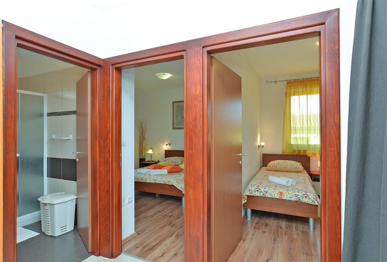 Apartment Jadranko 1761 Peroj Ngoại thất bức ảnh